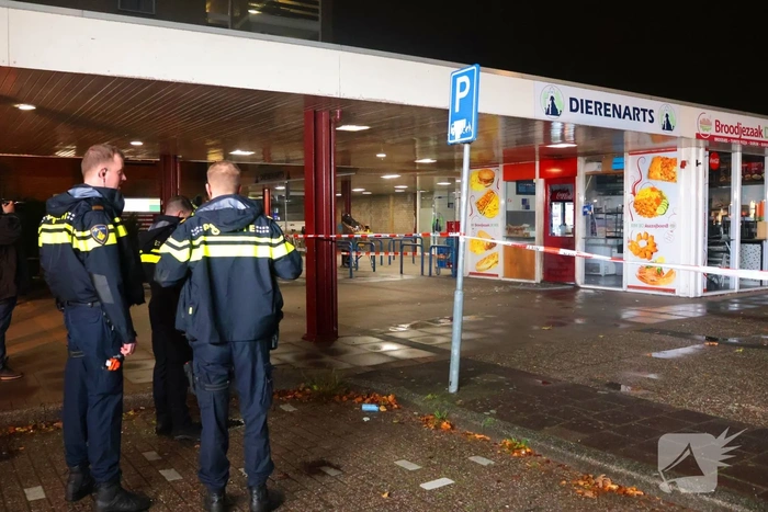 Explosie vernielt voordeur broodjeszaak