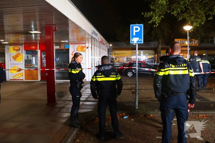 Explosie vernielt voordeur broodjeszaak