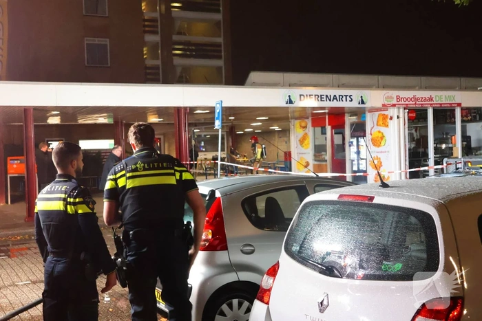 Explosie vernielt voordeur broodjeszaak
