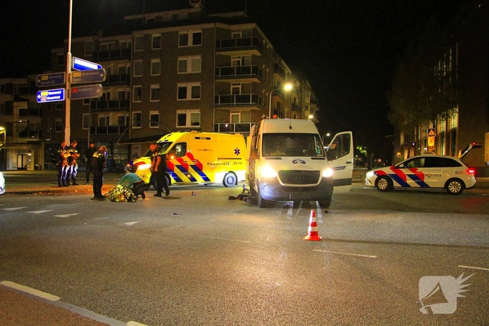 Man op fatbike ernstig gewond bij aanrijding met bestelbus
