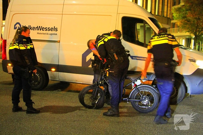 Man op fatbike ernstig gewond bij aanrijding met bestelbus