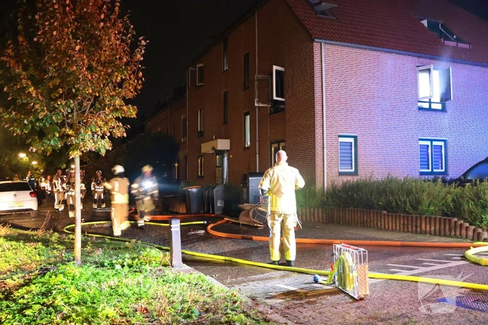 Explosie leidt tot grote brand in appartementencomplex