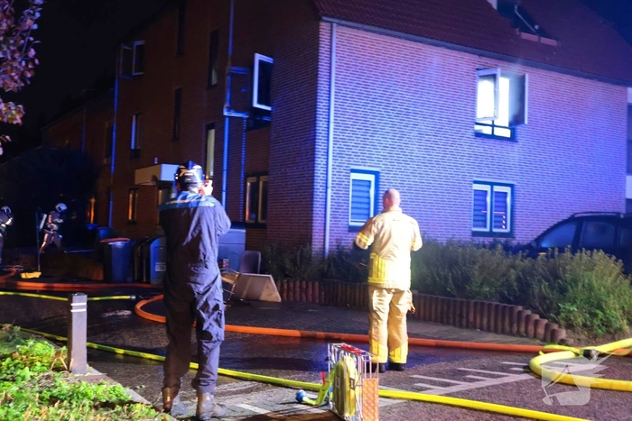 Explosie leidt tot grote brand in appartementencomplex