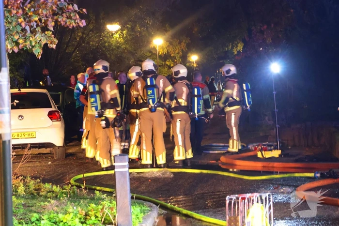 Explosie leidt tot grote brand in appartementencomplex