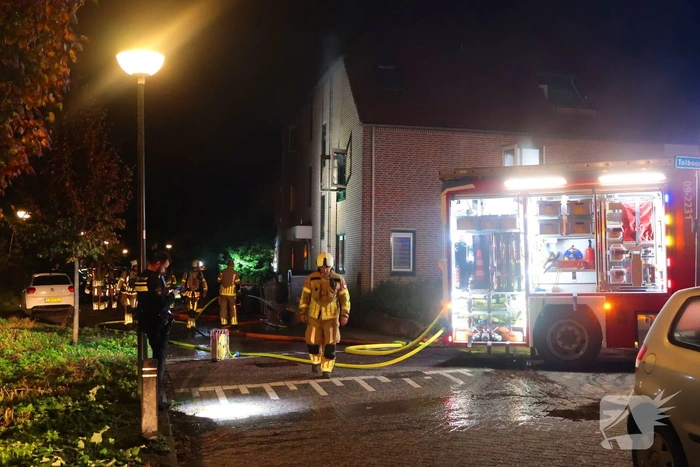 Explosie leidt tot grote brand in appartementencomplex