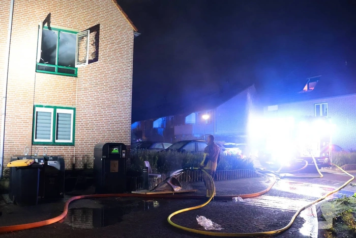 Explosie leidt tot grote brand in appartementencomplex