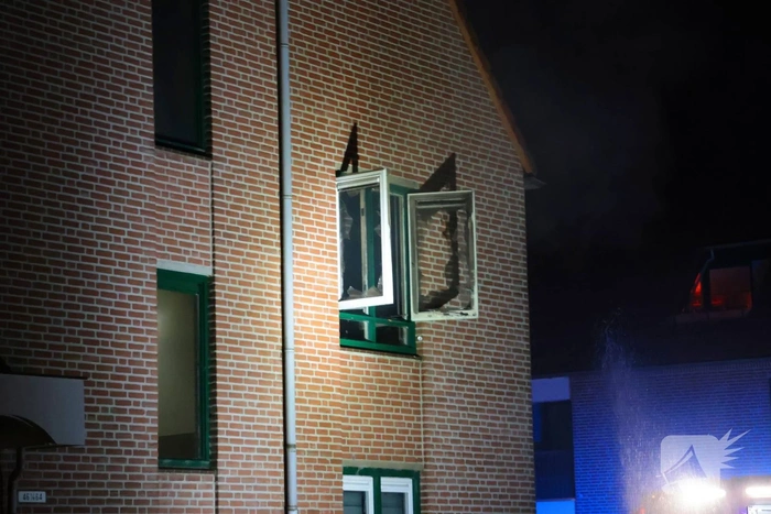 Explosie leidt tot grote brand in appartementencomplex