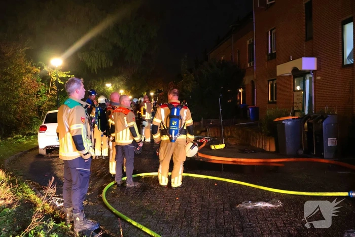 Explosie leidt tot grote brand in appartementencomplex