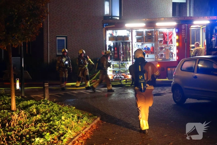 Explosie leidt tot grote brand in appartementencomplex