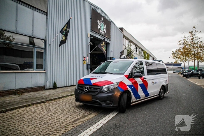 Overval op autobedrijf met dreiging vuurwapen