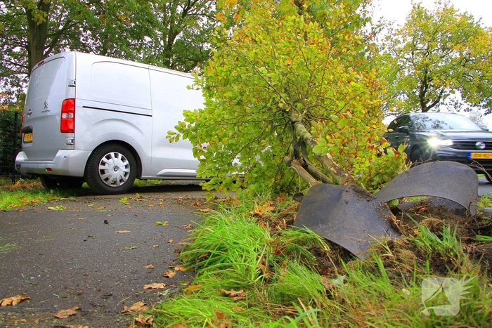 Ongeval tussen busje en auto