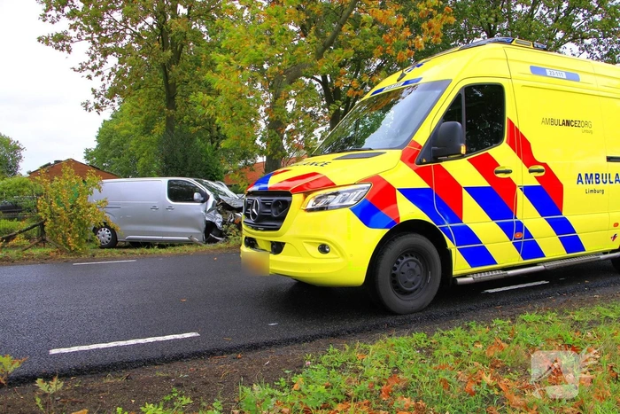 Ongeval tussen busje en auto