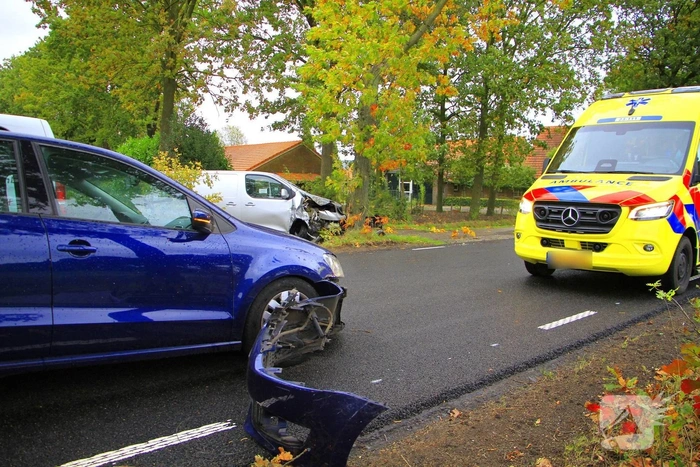 Ongeval tussen busje en auto