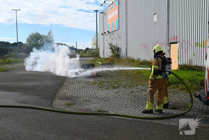 Brommer in vlammen, brandweer snel ter plaatse