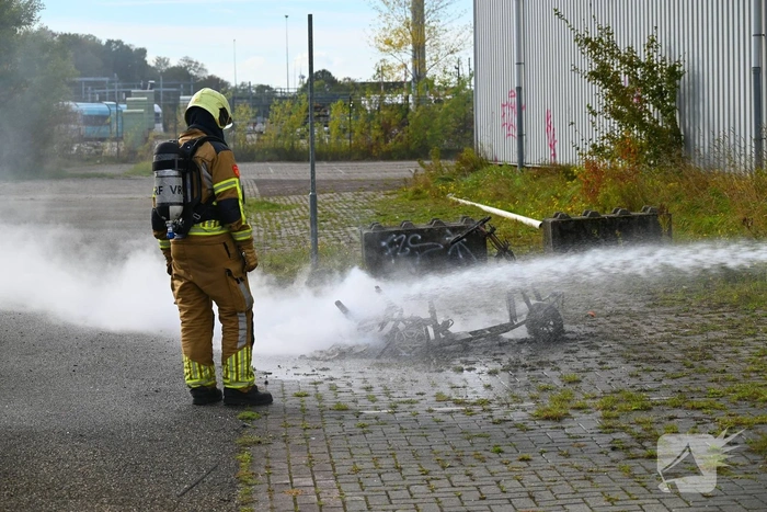 Brommer in vlammen, brandweer snel ter plaatse