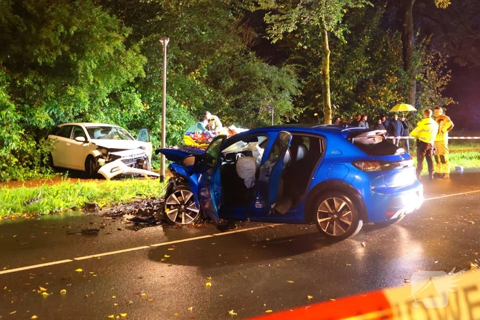 Frontale aanrijding veroorzaakt gewonden