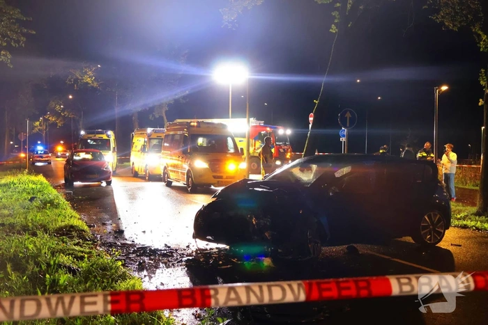 Frontale aanrijding veroorzaakt gewonden
