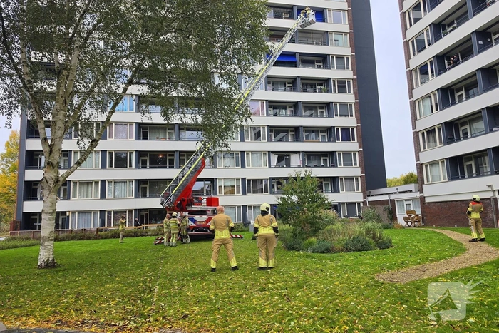 Zonnescherm raakt los bij flatwoning