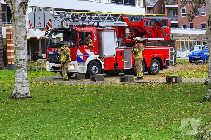 Zonnescherm raakt los bij flatwoning