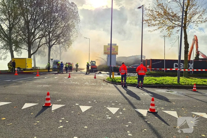Groothandel verwoest door grote brand tijdens storm