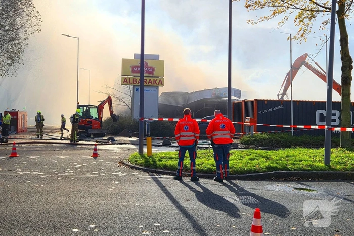 Groothandel verwoest door grote brand tijdens storm