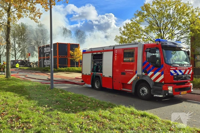 Groothandel verwoest door grote brand tijdens storm