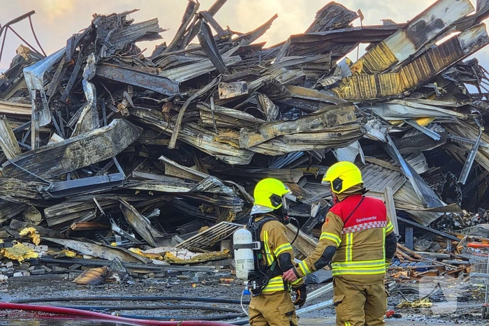 Groothandel verwoest door grote brand tijdens storm