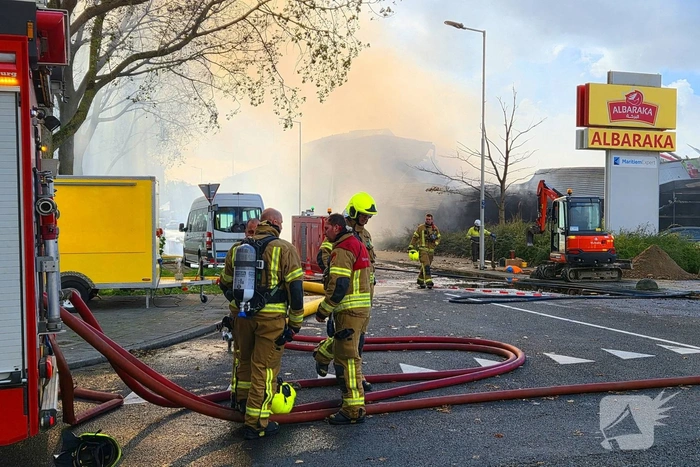 Groothandel verwoest door grote brand tijdens storm