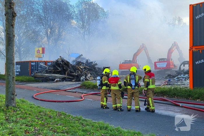 Groothandel verwoest door grote brand tijdens storm