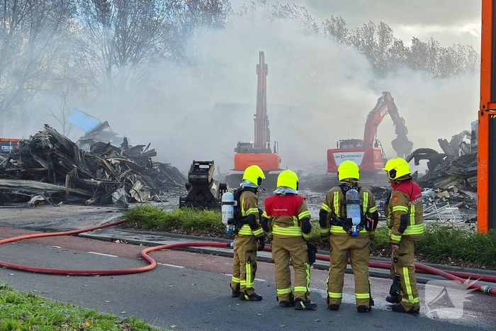 Groothandel verwoest door grote brand tijdens storm