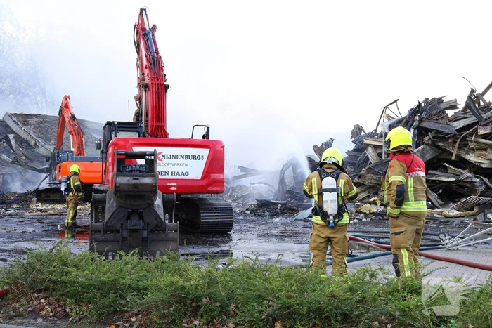 Groothandel verwoest door grote brand tijdens storm