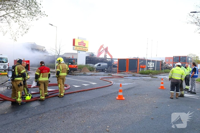 Groothandel verwoest door grote brand tijdens storm