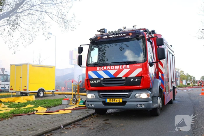 Groothandel verwoest door grote brand tijdens storm