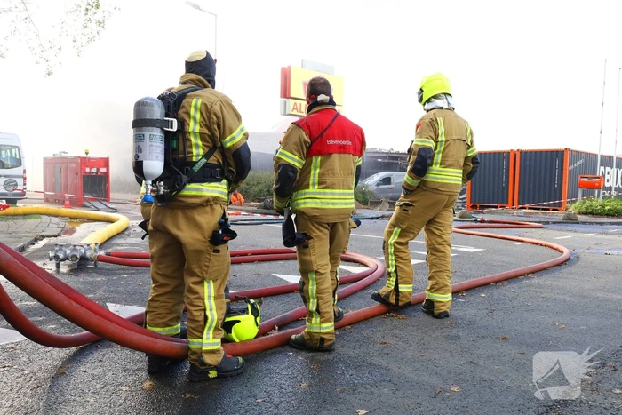 Groothandel verwoest door grote brand tijdens storm