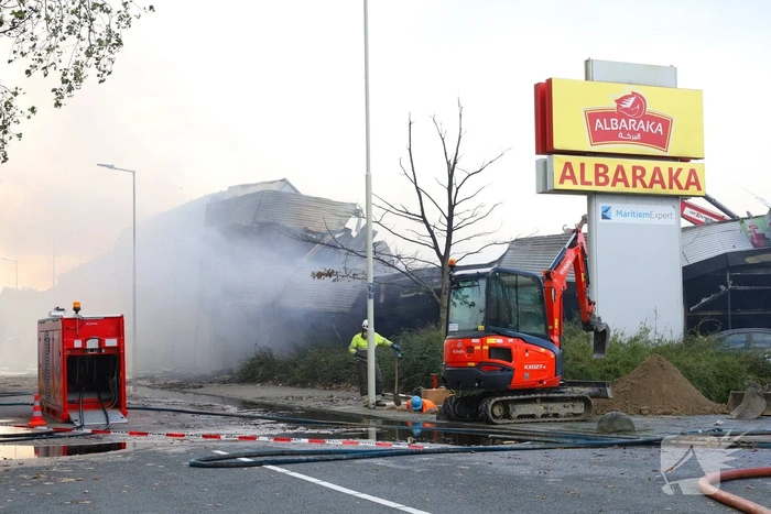 Groothandel verwoest door grote brand tijdens storm