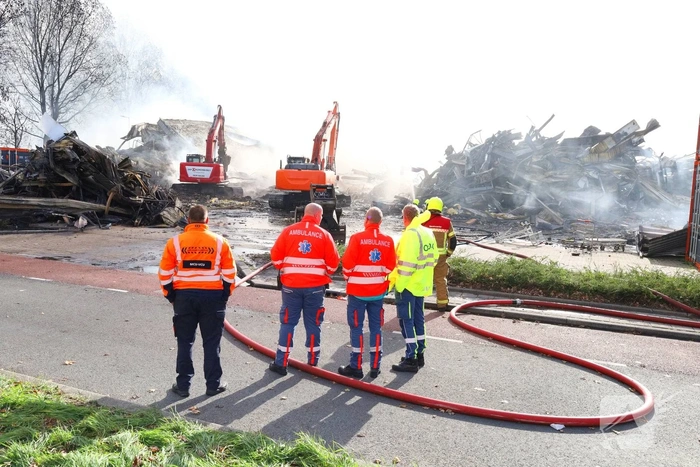 Groothandel verwoest door grote brand tijdens storm