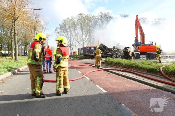 Groothandel verwoest door grote brand tijdens storm