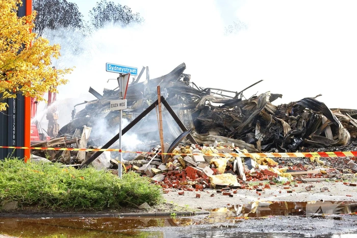 Groothandel verwoest door grote brand tijdens storm