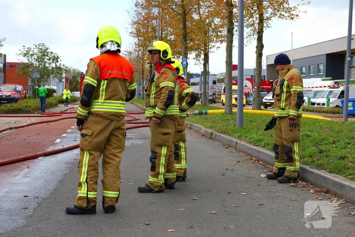 Groothandel verwoest door grote brand tijdens storm