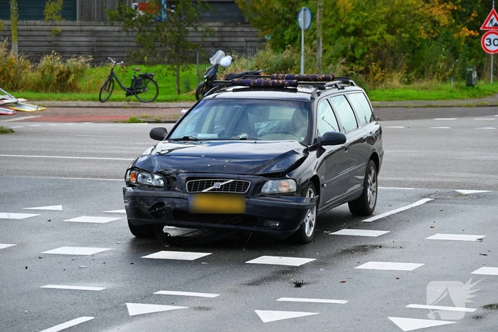 Auto's botsen op kruising