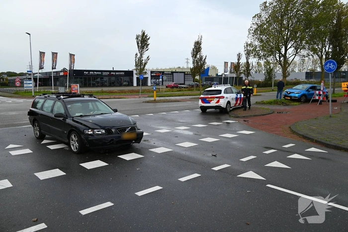 Auto's botsen op kruising