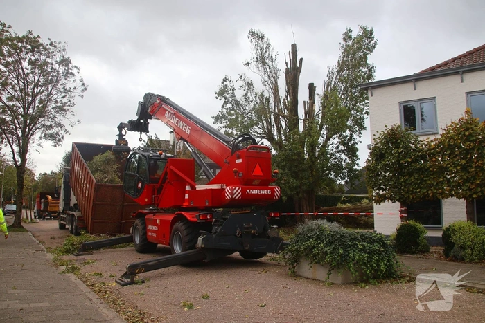 Weg afgesloten vanwege verwijderen boom
