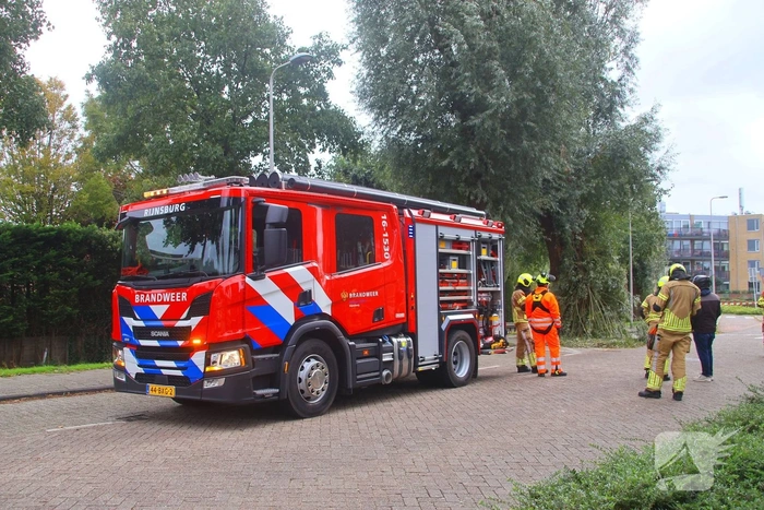 Grote tak breekt af, brandweer ingezet
