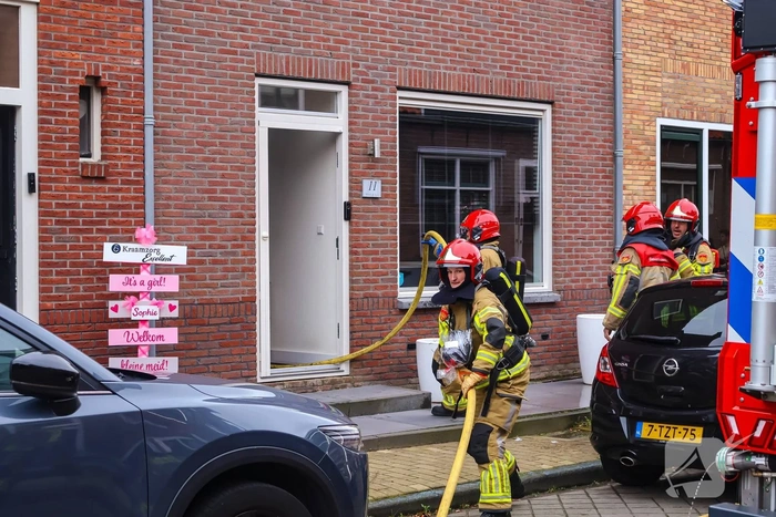 Bewoner ontdekt brand in eigen huis