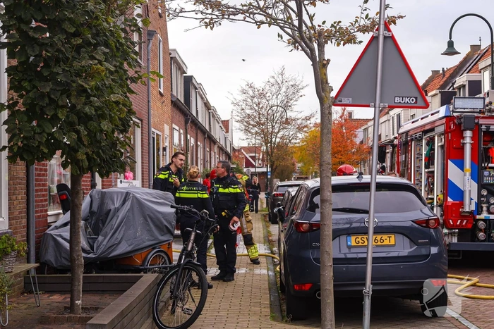 Bewoner ontdekt brand in eigen huis