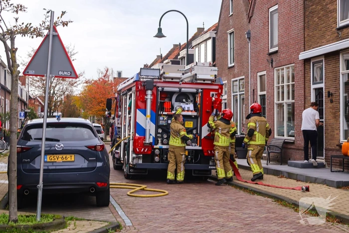 Bewoner ontdekt brand in eigen huis