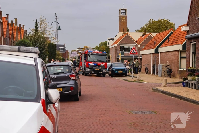 Bewoner ontdekt brand in eigen huis