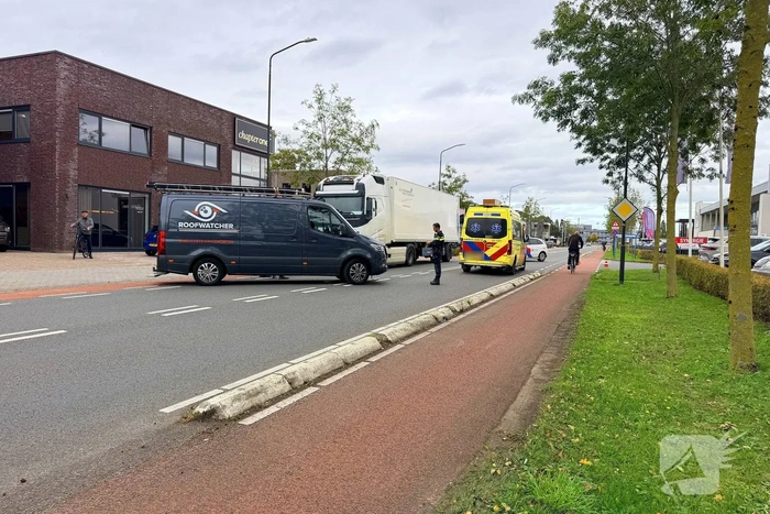 Fietser gewond bij aanrijding met bestelbus