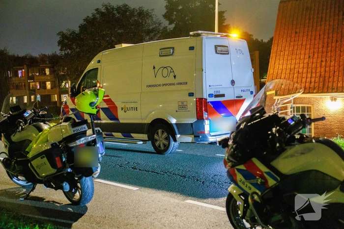 Fietser zwaargewond bij aanrijding met bestelbus