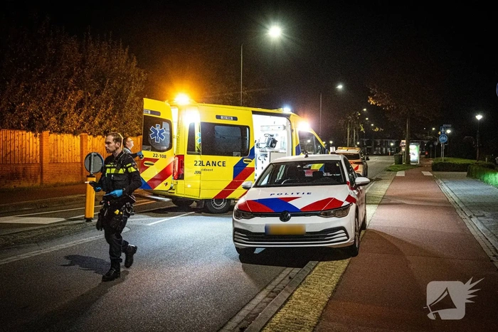 Fietser naar ziekenhuis na aanrijding